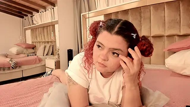 Twwiiggy online show from February 22, 2025, 11:13 pm