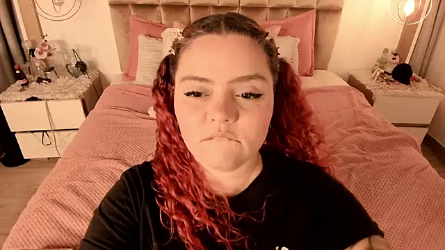 Twwiiggy online show from February 26, 2025, 8:22 pm