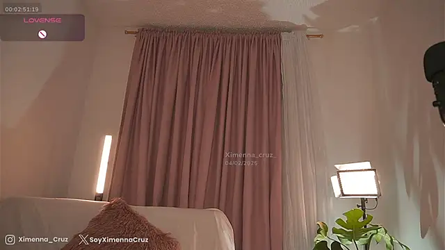 Ximenna Cruz online show from February 5, 2025, 12:10 am