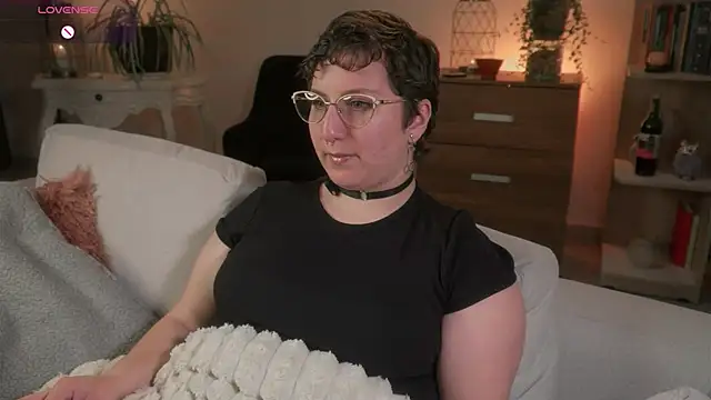 Ximenna Cruz online show from November 16, 2025, 11:21 pm