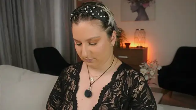 Snapshot of Ximenna_Cruz chatting on February 21, 2026, 1:01 pm Ximenna Cruz online show from February 21, 2026, 1:01 pm