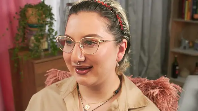 Ximenna Cruz online show from April 4, 2026, 7:00 pm