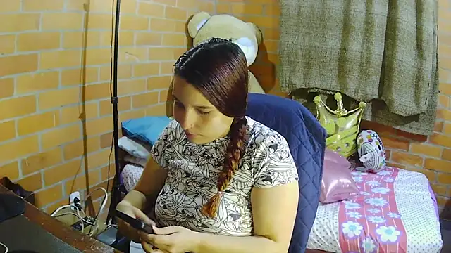 Snapshot of alexia_87 chatting on October 27, 2025, 2:48 am alexia 87 online show from October 27, 2025, 2:48 am