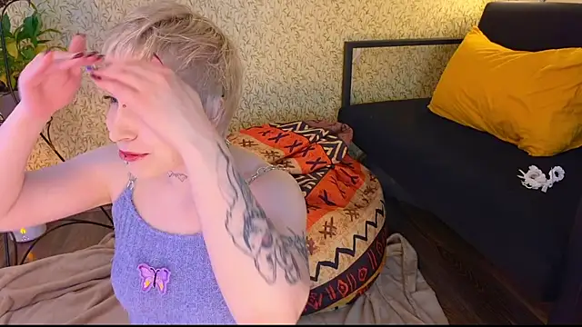 EmmyAmbros online show from March 14, 2025, 9:57 am