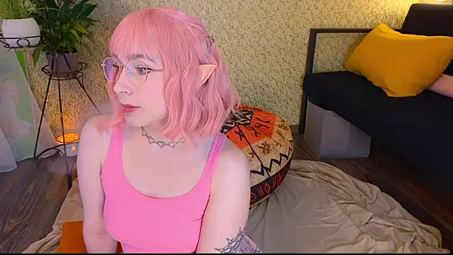 EmmyAmbros online show from November 10, 2025, 6:29 pm