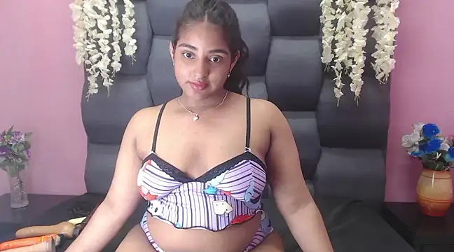 Sofia Hernandez  online show from February 1, 2025, 5:39 am