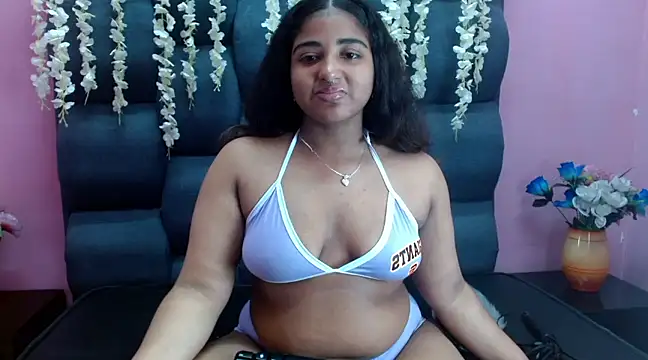 Sofia Hernandez  online show from February 12, 2025, 2:24 am