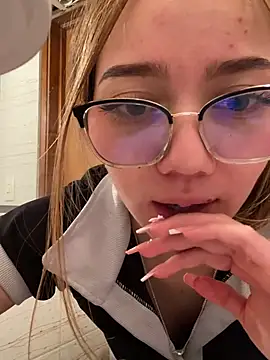 melody-dy online show from December 29, 2024, 2:27 am