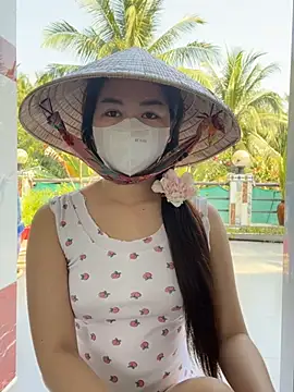 BabyThree  online show from February 5, 2025, 8:32 am