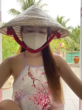 BabyThree  online show from October 23, 2025, 7:40 am