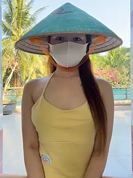 BabyThree  online show from March 4, 2026, 9:04 am