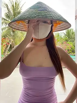 BabyThree  online show from April 3, 2026, 7:50 am