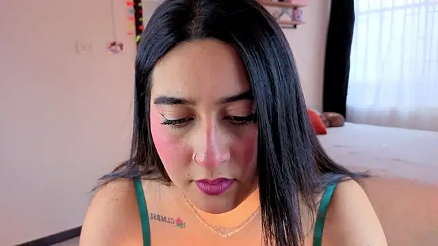 Snapshot of serenna_se chatting on July 15, 2026, 8:36 pm serenna se online show from July 15, 2026, 8:36 pm