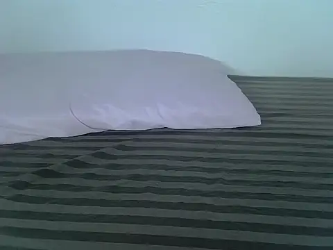 laetitia  online show from October 12, 2025, 10:58 am