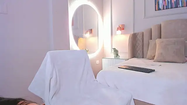 aria greco online show from December 13, 2024, 2:43 am