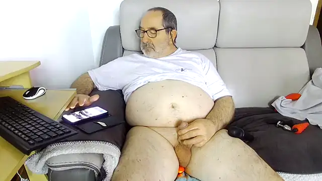 Snapshot of gillou1234 chatting on March 10, 2025, 8:48 am gillou1234 online show from March 10, 2025, 8:48 am