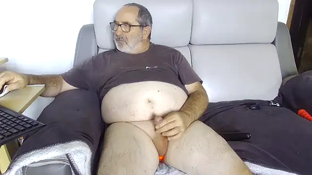 Snapshot of gillou1234 chatting on September 16, 2025, 9:21 am gillou1234 online show from September 16, 2025, 9:21 am