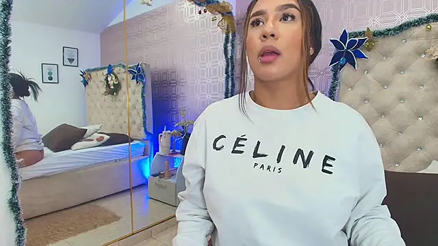 Snapshot of Sara_Desire chatting on January 9, 2025, 3:44 pm Sara Desire online show from January 9, 2025, 3:44 pm