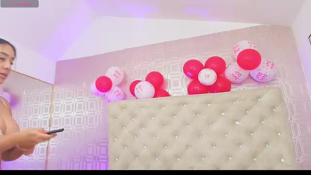 Snapshot of Sara_Desire chatting on February 18, 2025, 12:28 pm Sara Desire online show from February 18, 2025, 12:28 pm