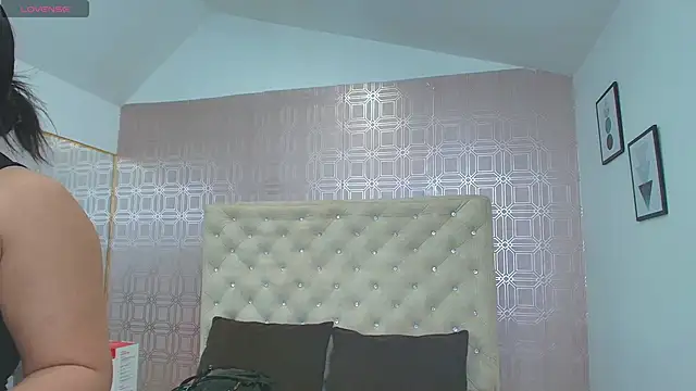 Snapshot of Sara_Desire chatting on March 20, 2025, 12:22 pm Sara Desire online show from March 20, 2025, 12:22 pm