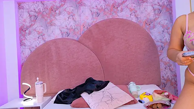 Snapshot of Sara_Desire chatting on September 26, 2025, 11:47 am Sara Desire online show from September 26, 2025, 11:47 am