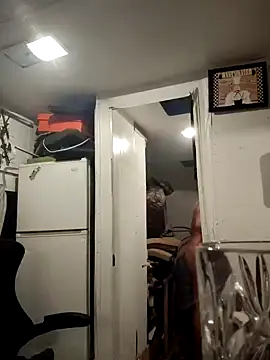 allissonw13 online show from December 5, 2024, 7:27 am