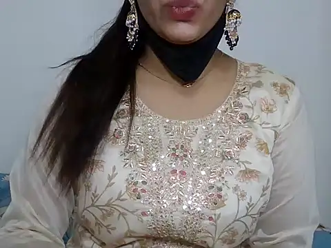 sparkling queen online show from January 1, 2025, 4:18 pm