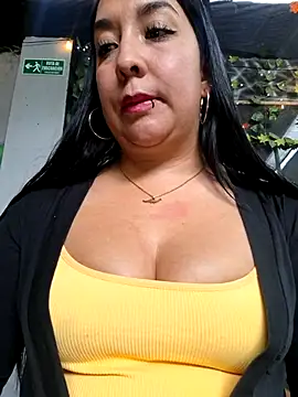 Snapshot of Bella_keny chatting on May 4, 2026, 3:52 pm Bella keny online show from May 4, 2026, 3:52 pm