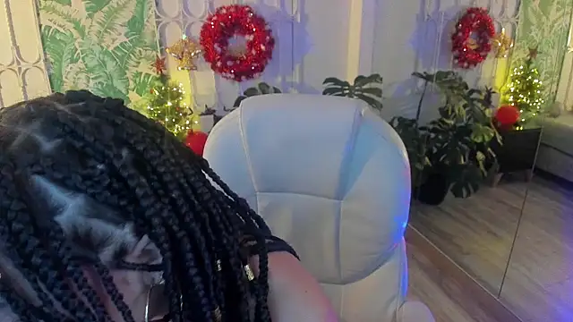 cute hollywood online show from December 20, 2025, 8:49 pm