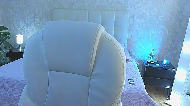 cute hollywood online show from March 19, 2026, 8:02 pm