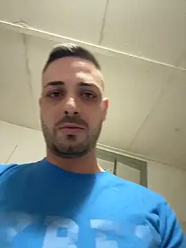 iltoscano95 online show from October 31, 2025, 7:04 pm