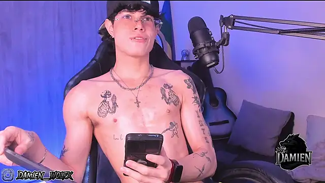 cinnamon boyxxx online show from September 21, 2025, 2:35 am