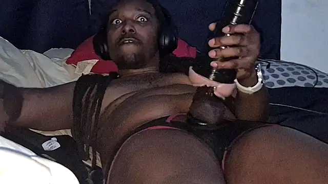 suzyswallowsxxx704 online show from April 24, 2026, 3:36 pm