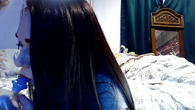 Genevieve143 online show from December 2, 2025, 6:30 am