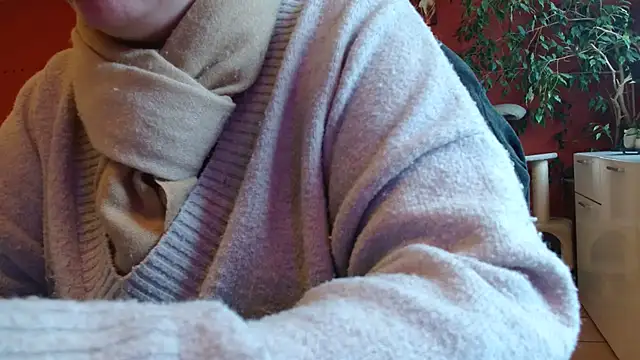 Snapshot of cruellaculdenfer67 chatting on February 10, 2026, 2:21 pm cruellaculdenfer67 online show from February 10, 2026, 2:21 pm