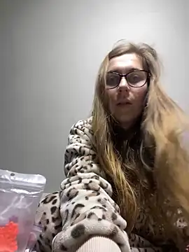 Snapshot of ur_pleasure_ chatting on December 3, 2024, 8:28 pm ur pleasure online show from December 3, 2024, 8:28 pm