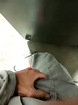 Snapshot of Din0071 chatting on December 9, 2024, 11:24 pm Din0071 online show from December 9, 2024, 11:24 pm