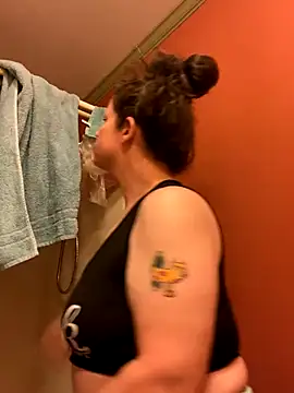 Snapshot of velvetta_ chatting on December 1, 2024, 5:13 pm velvetta  online show from December 1, 2024, 5:13 pm