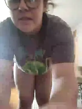 Snapshot of velvetta_ chatting on December 19, 2024, 5:29 pm velvetta  online show from December 19, 2024, 5:29 pm