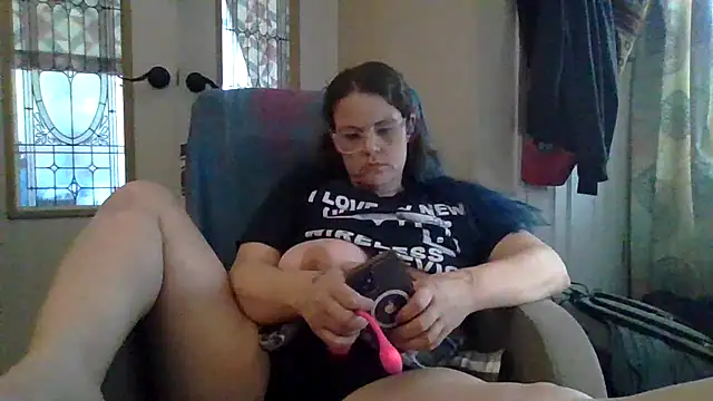 Snapshot of velvetta_ chatting on October 15, 2025, 4:51 pm velvetta  online show from October 15, 2025, 4:51 pm