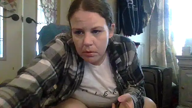 Snapshot of velvetta_ chatting on October 21, 2025, 6:08 pm velvetta  online show from October 21, 2025, 6:08 pm