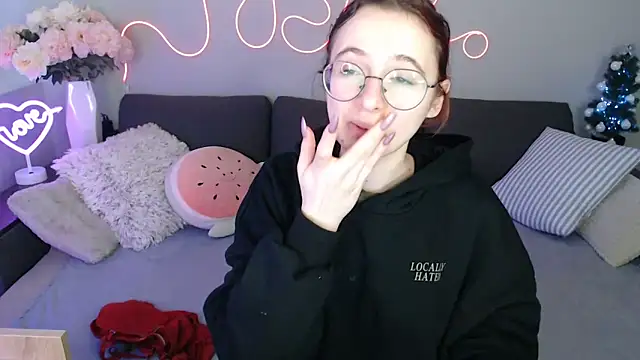 Mini Diva online show from December 22, 2025, 9:28 am