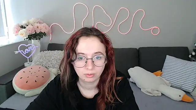 Mini Diva online show from March 1, 2026, 9:33 am