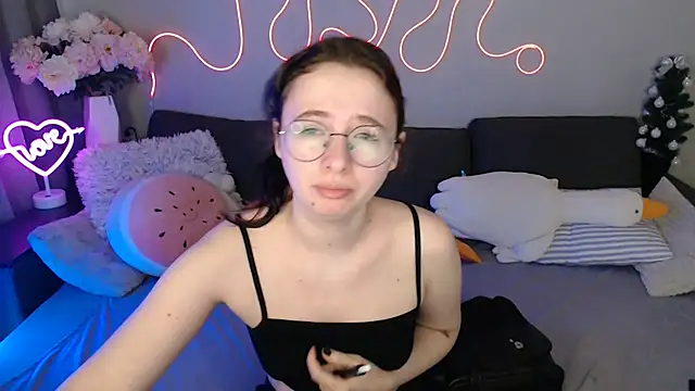 Mini Diva online show from April 1, 2026, 8:48 am