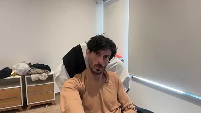 nicolaaaaas online show from October 28, 2025, 3:25 pm