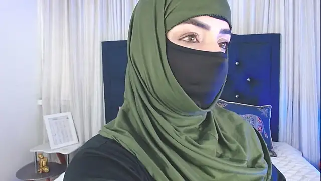 Uzra hayed online show from November 7, 2025, 7:58 pm