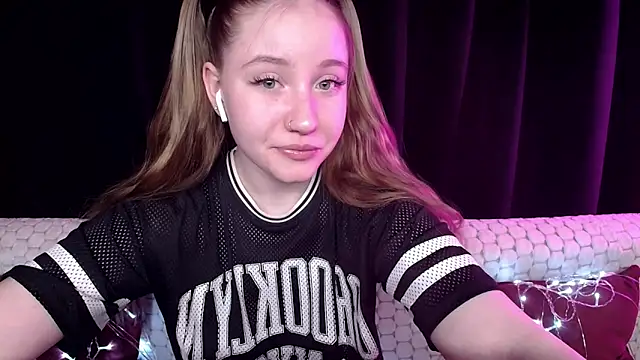 Snapshot of SindiWatsoon chatting on December 19, 2024, 3:52 pm SindiWatsoon online show from December 19, 2024, 3:52 pm