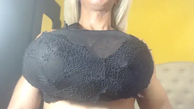 Snapshot of DanielaMuscleTS chatting on January 31, 2025, 8:01 pm DanielaMuscleTS online show from January 31, 2025, 8:01 pm