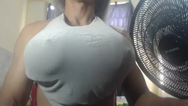 Snapshot of DanielaMuscleTS chatting on December 17, 2025, 7:20 pm DanielaMuscleTS online show from December 17, 2025, 7:20 pm