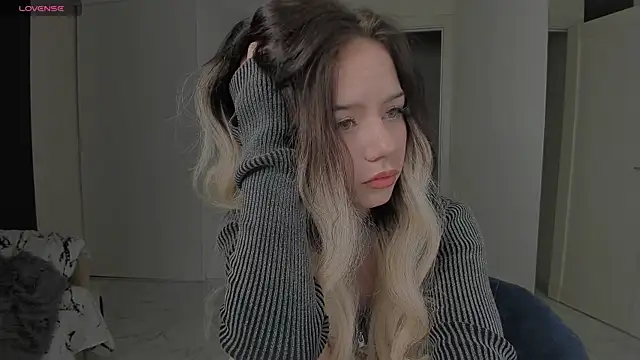 KellyBarton online show from December 5, 2024, 5:28 pm